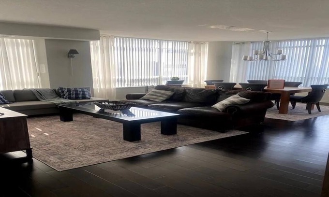 Toronto Entertainment District Condo | Luxury Highrise Condo in the South Core of Downtown Toronto