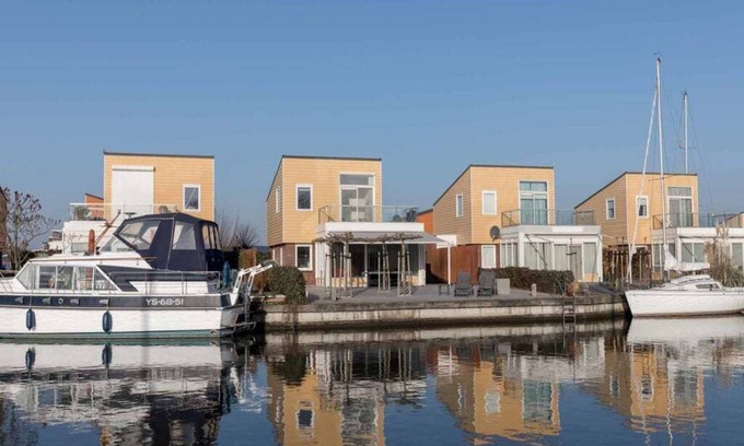 Oude-Tonge House | Luxury holiday home with fully hardened waterfront terrace. The long outdoor table under the terrace