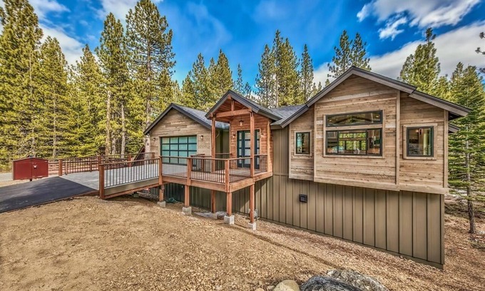 North Upper Truckee House | Luxury Home -Game & Theater Room- 4000sqftn Permit no:073322 TOT# T64849