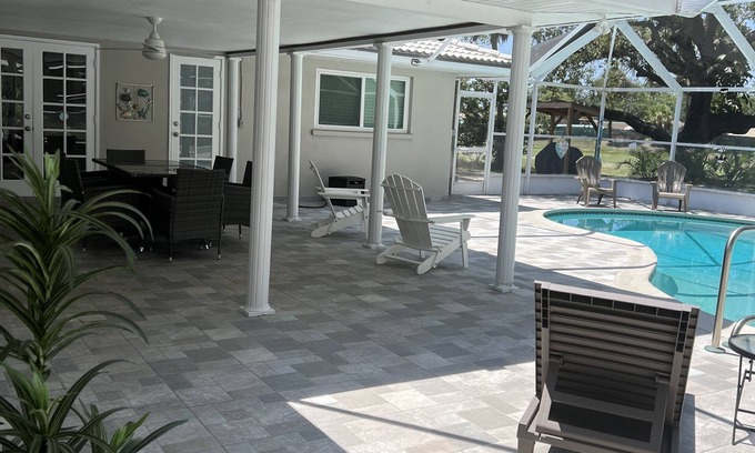 Southgate House | Luxury home/heated private pool mins drive to Siesta Key & Downtown Sarasota.