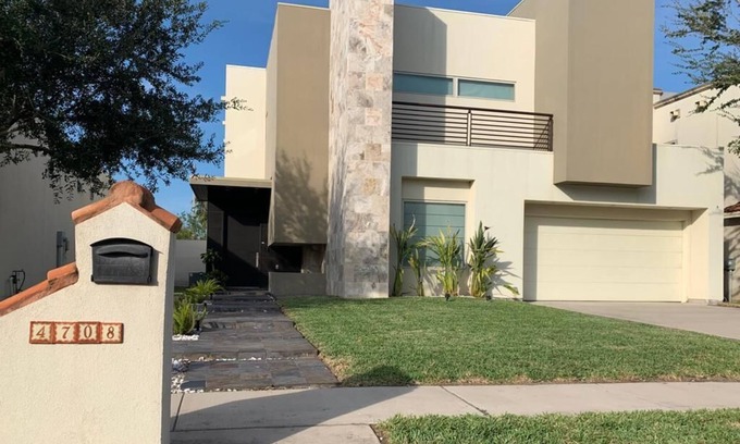 McAllen House | Luxury home in McAllen/Shary Area
