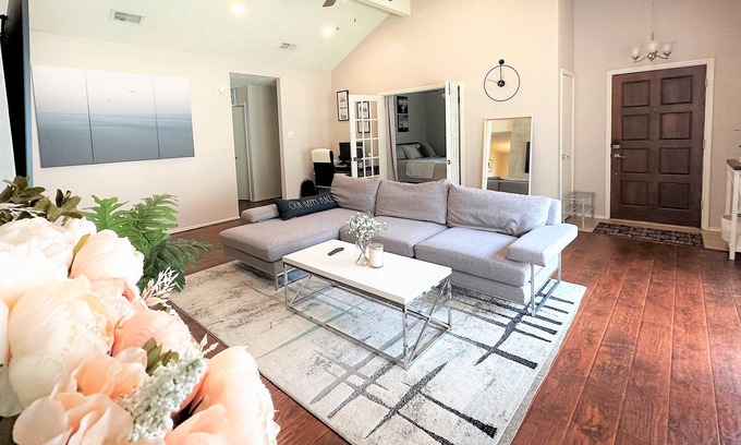 Stafford House | Luxury Home in Sugar Land-Stafford
