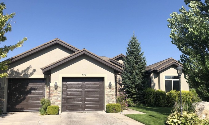 Sunset Heights House | Luxury Home on Golf Course , Wedding, minutes from BYU, UVU, MTC, Ski Resorts