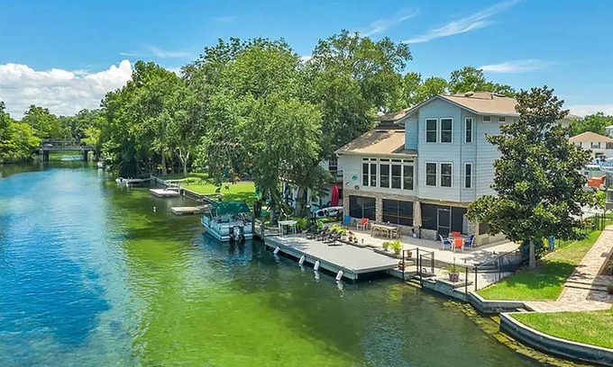 Weeki Wachee Gardens House | Luxury Home on The Weeki Wachee River!