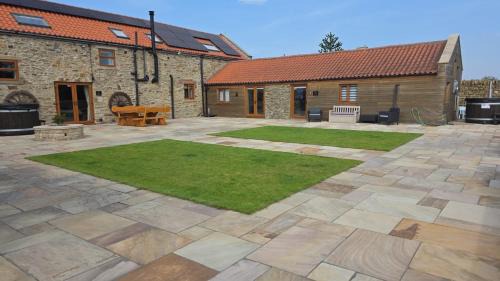 Crook House | Luxury Home, The Residence Sleeps 10, 2 Hot Tubs & Scenic Views near Durham & Bishop Auckland