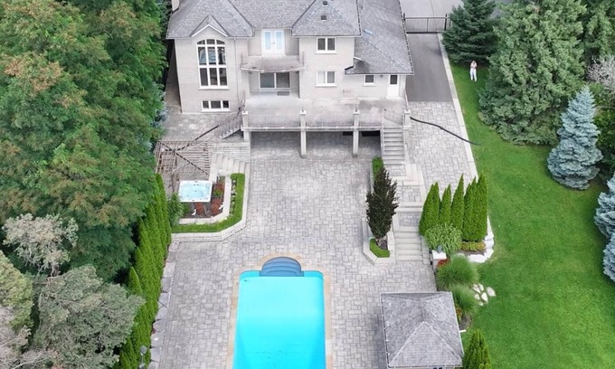 Richmond Hill House | "Luxury Home with Pool and Outdoor Bar"
