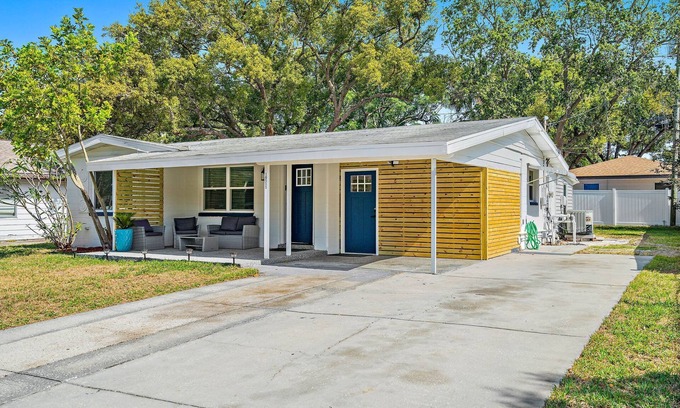 South Pinellas Community Council House | Luxury House 5 Minutes to Beach