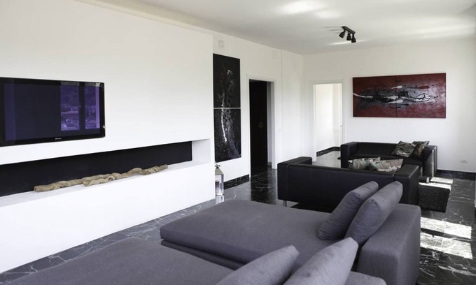 Carrara House | Luxury house in the center of Carrara overlooking the Marble and Sea Caves