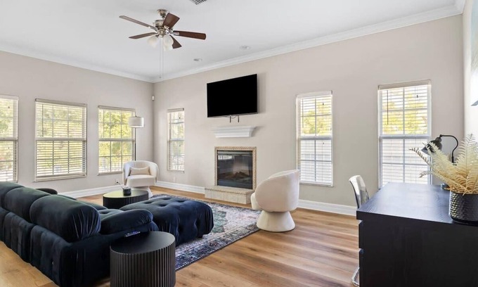 Gillespie Park House | Luxury House Walking Distance to Ocean - Sleeps 12