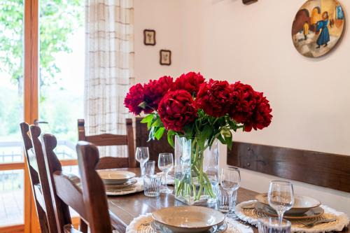 Avaglio House | Luxury in the Tuscan Mountains Rustic Villa with WiFi and Park