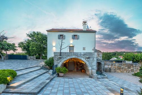 Nenadici Villa | Luxury Jerini House with pool