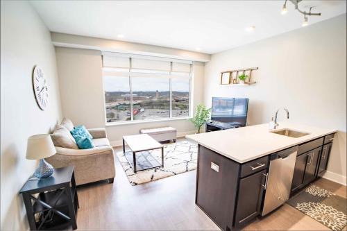 Heartside Apartment | Luxury King Bed Apt in Downtown GR