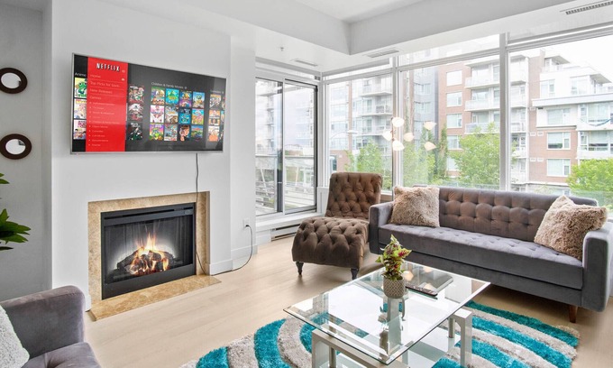 Southwest Edmonton Condo | ★Luxury King Bed Suite Century Park Ntfl,UGprk★