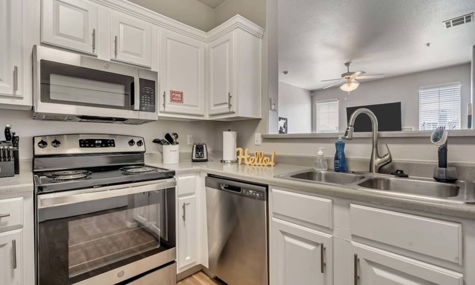 Clearfield Apartment | Luxury King Beds Pool Gym - Near Hill AFB