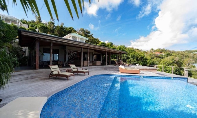 Flamands House | Luxury Kuban Villa/w BBQ, WIFI and Infinite Pool