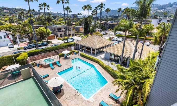 La Jolla Shores Condo | Luxury La Jolla Shores Condo with Pool, Jacuzzi, Tennis Courts, Pickelball Court