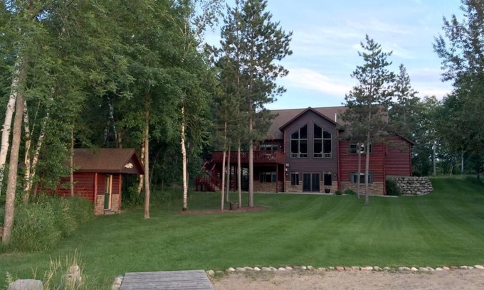 Breezy Point House | Luxury Lake Front Cabin on Ossawinnamakee, 2023 25ft Pontoon & Hot Tub