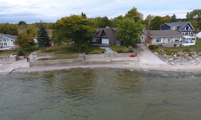 Wainfleet House | Luxury Lake House in Lake Erie