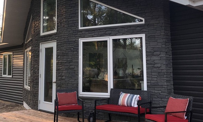 Hillside Beach Cottage | Luxury Lake Life at Hillside Beach