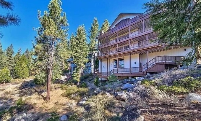 Round Hill Village House | Luxury lake-view home with spacious deck, sauna, golf room, & wet bar