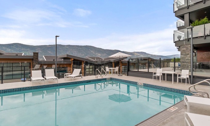McKinley Condo | Luxury Lake View Studio with Pool and Hot Tub
