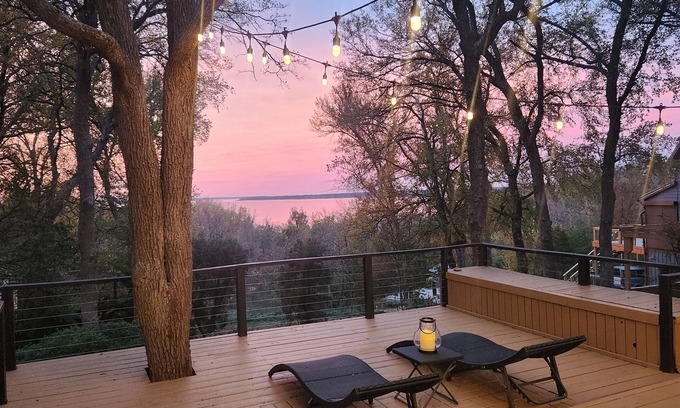 Denison Villa | Luxury Lake View Villa Near Eisenhower State Park