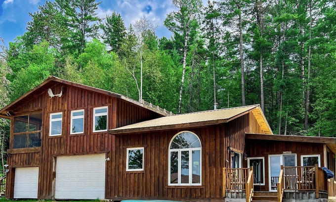 River Valley Ski Chalet | Luxury Lakefront Chalet On Lake Obabika With Beaches And Campsites