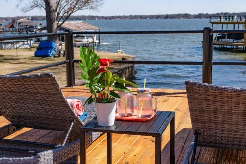 Cedar Creek Reservoir House | Luxury Lakefront Getaway