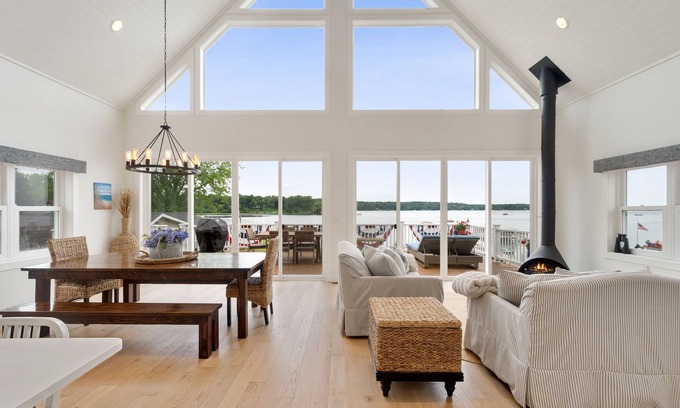 Delavan Lake House | Luxury Lakefront Home