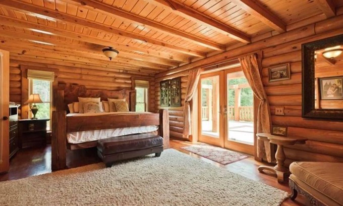 Oxford Cabin | Luxury Lakefront Home On 155 Private Acres: Family Reunions, Weddings, Events