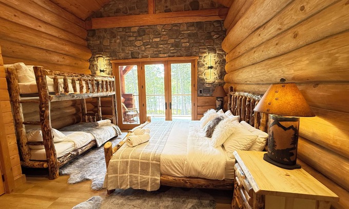 Blakeslee Cabin | Luxury Lakefront Log Cabin, steam room, sauna, professional karaoke, fire pit