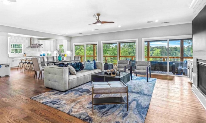 Cumming House | Luxury Lakehouse 30 ngt min · Luxury modern lake house w/ deep water dock & view