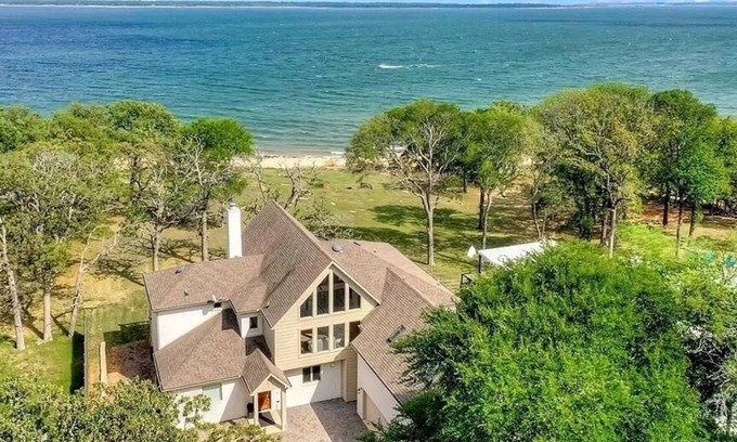 Pottsboro House | Luxury Lakehouse living with private Beach