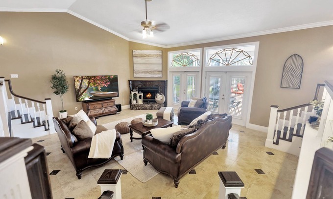 Winter Haven House | Luxury lakehouse with private pool, hot tub, & office - close to Legoland