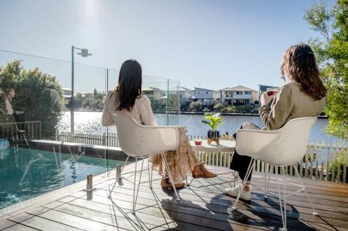 Birtinya House | Luxury Lakeside Living at Birtinya
