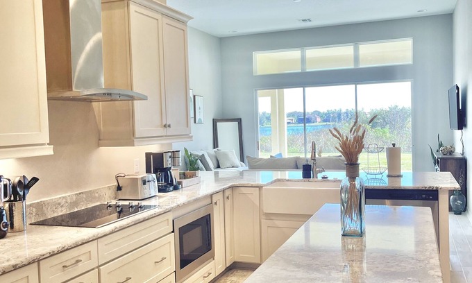 Seffner House | Luxury Lakeview/Peaceful Oasis 5BR Home