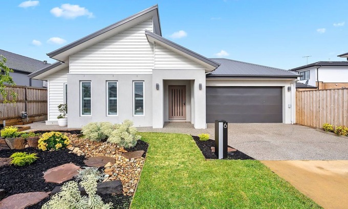 Point Lonsdale House | Luxury Large Home - LATE CHECK OUT Feb-Nov 2025