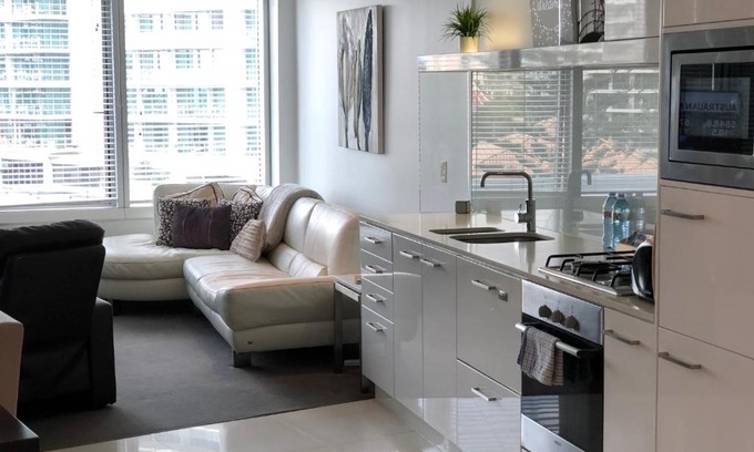 Surfers Paradise Apartment | Luxury Large One Bedroom Surfers Paradise