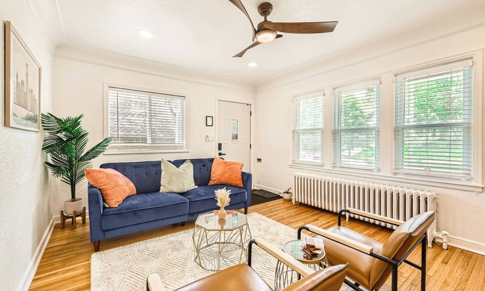 Linden Hills House | Luxury Linden Hills: 3BR + Lounge Near Bde Maka Ska