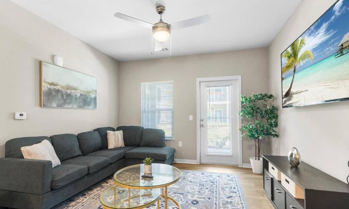 Melbourne Apartment | Luxury Living: 1BR Condo w/Resort-Style Amenities