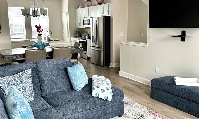 Oakford Park House | Luxury Living: Midtown Tampa Haven
