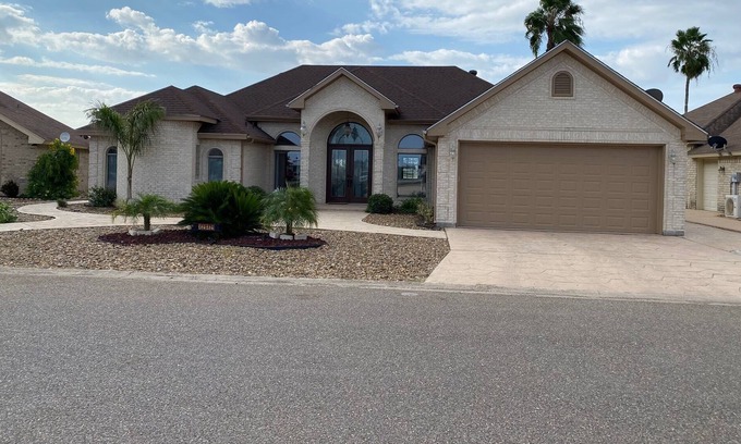 Mission House | Luxury Living on the Golf Course!