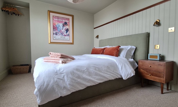 Margate Apartment | Luxury loft apartment in Trinity Square next to Margate Old Town, with sea views