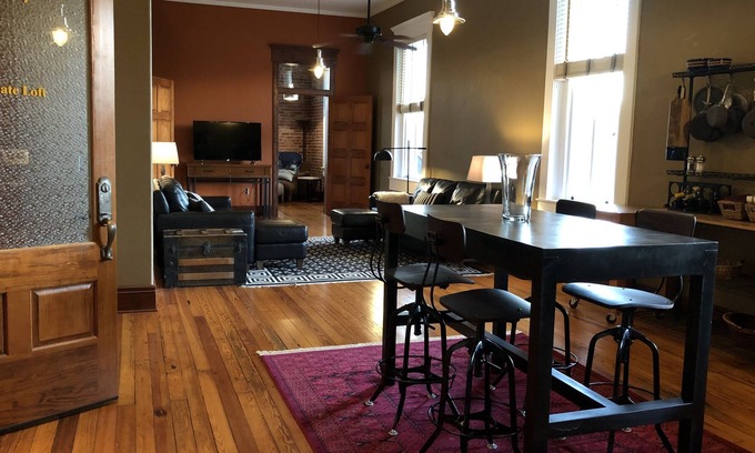Ozark Apartment | Luxury Loft on Historic Downtown Square