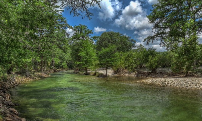Rio Frio Cabin | LUXURY LOG CABIN #1 FRIO RIVER WATER FRONT