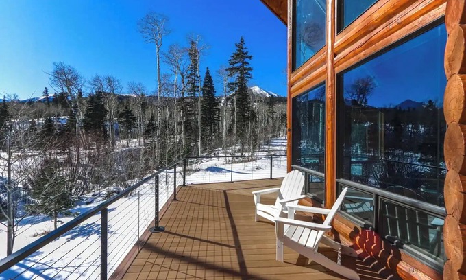 Westcliffe Cabin | Luxury log cabin on 35 ac with hot tub