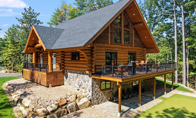 Glen Cabin | Luxury Log Cabin w/arcade game room, close to Storyland & hiking