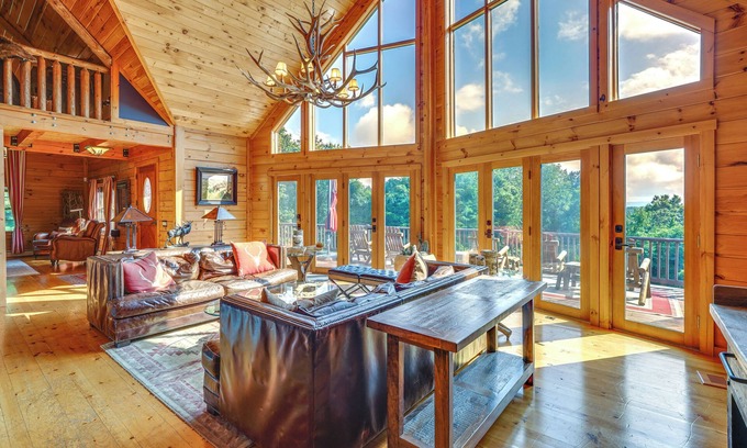Hope Cabin | Luxury Log Cabin w/EV Charger & Mtn Views!
