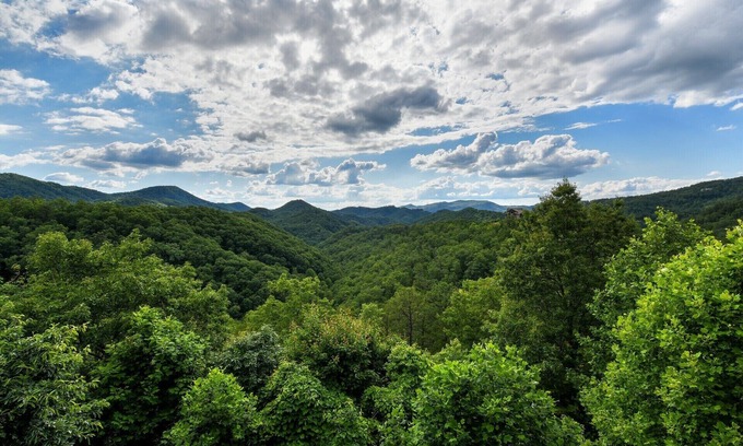 Gatlinburg - Pigeon Forge Cabin | Luxury Log Cabin w/Spectacular View - 2 King Suites, Hot Tub, Hammock & HS Wifi