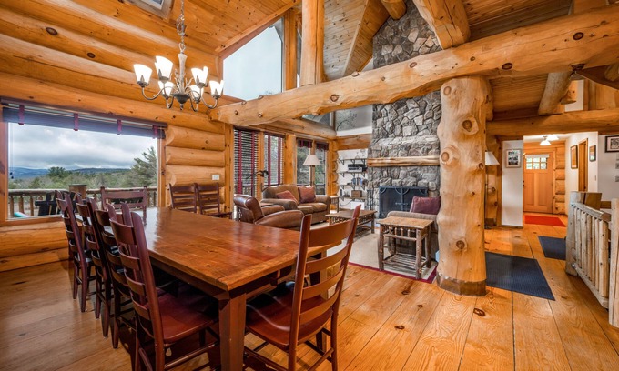 Windham House | Luxury Log Cabin-Windham Mountain. Amazing sunsets, large lawn, deck, fireplace